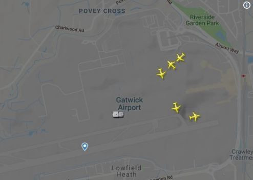 21日凌晨，陸續(xù)有飛機出現(xiàn)