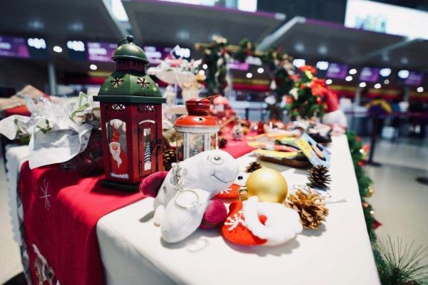 吉祥航空787成功首航重慶、三亞