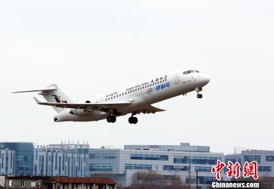 中國ARJ21飛機(jī)已交付12架 運送旅客逾27萬人次483739_ 中國ARJ21飛機(jī)已交付12架 運送旅客逾27萬人次