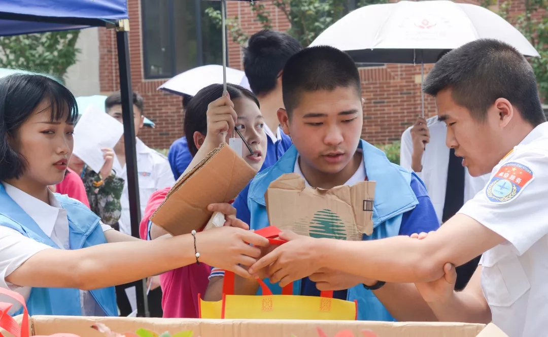 1561557766950701.jpg 640.webp.jpg