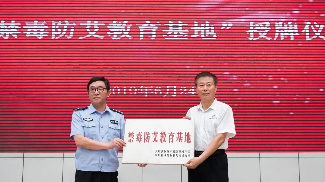 1561558932854482.jpg 640.webp (7).jpg