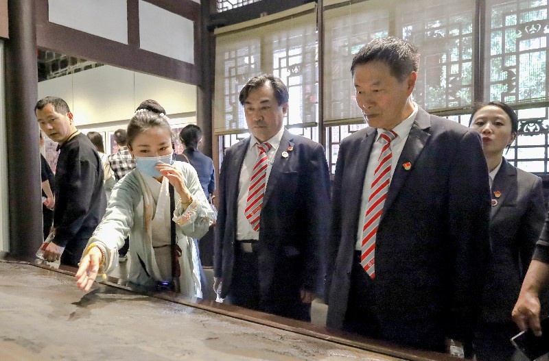 1680856101103078.jpg 1C2F7A4F1F5AD02ABC3CA4E87C9B951C.jpg