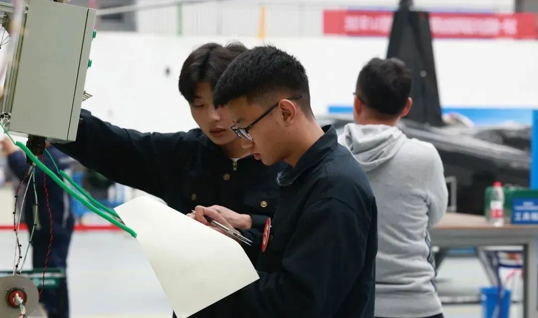 1709704245335475.jpg 2.jpg