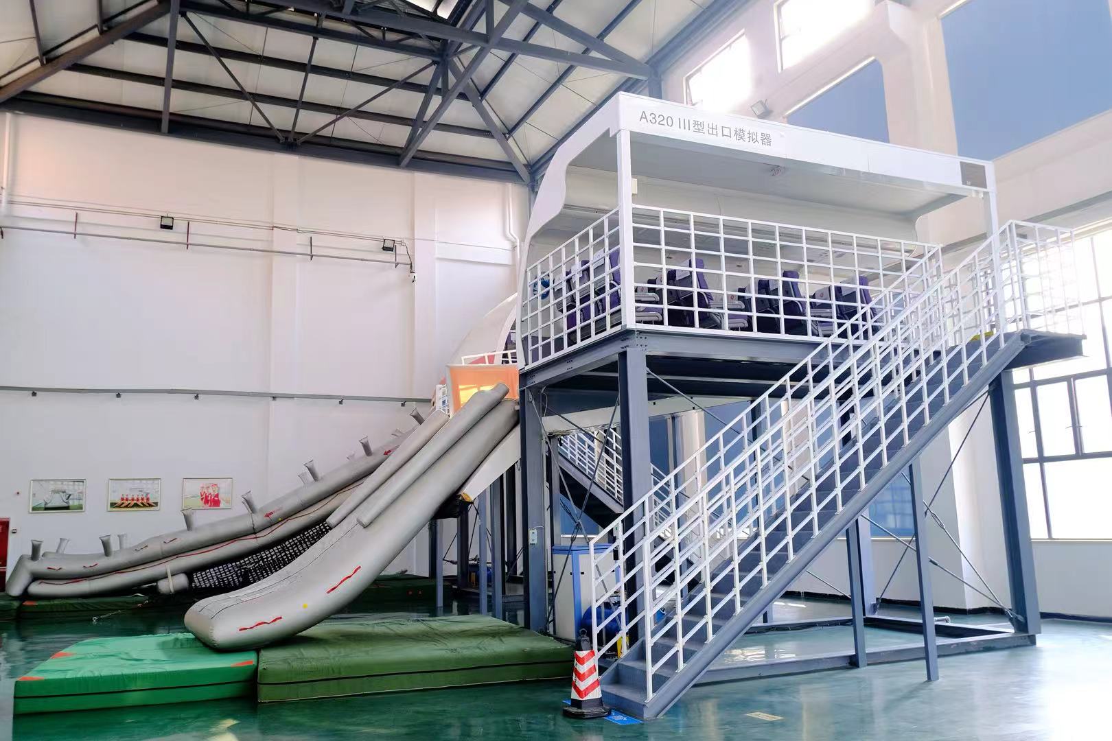 1765459270137641.jpg 6.A320 III型出口模擬器.jpg